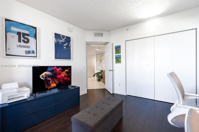 21055 Yacht Club Dr 605, Aventura, FL 33180