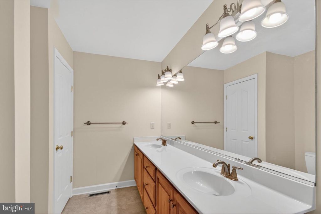 Image 12 of property listing at 313 GUNBYS MILL DR, Salisbury, MD 21804