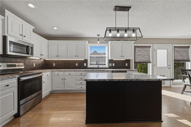 2513 SW 12th Street, Lee's Summit, MO 64081