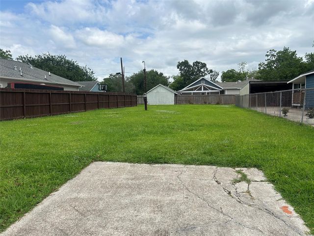 1400 Oak Street, Baytown, TX 77520