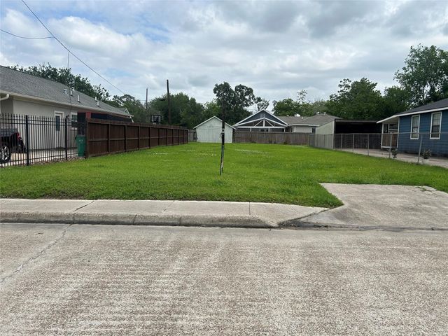 1400 Oak Street, Baytown, TX 77520