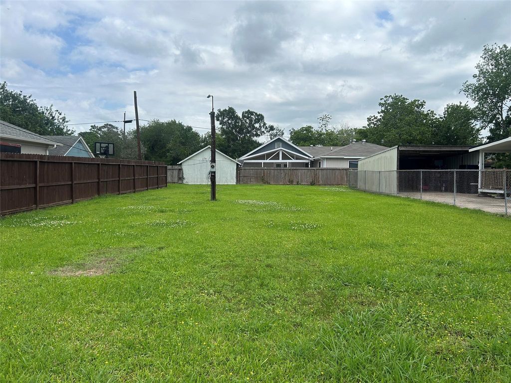 1400 Oak Street, Baytown, TX 77520