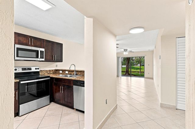 9938 NOB HILL Lane 9938, Sunrise, FL 33351