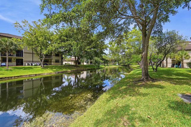 9938 NOB HILL Lane 9938, Sunrise, FL 33351