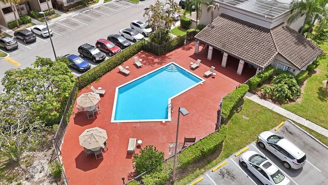 9938 NOB HILL Lane 9938, Sunrise, FL 33351