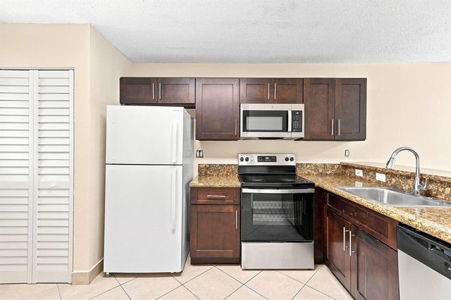 9938 NOB HILL Lane 9938, Sunrise, FL 33351