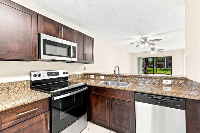 9938 NOB HILL Lane 9938, Sunrise, FL 33351