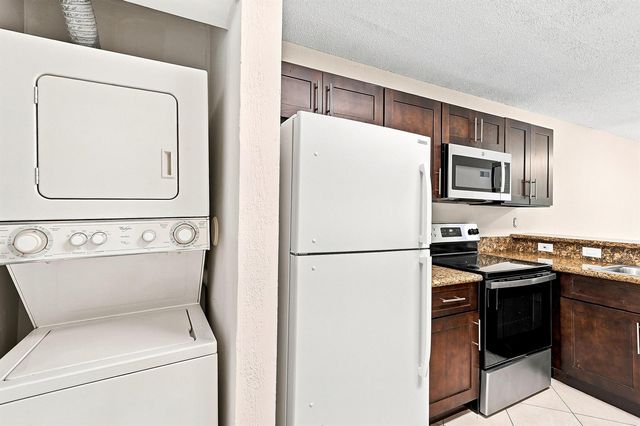 9938 NOB HILL Lane 9938, Sunrise, FL 33351