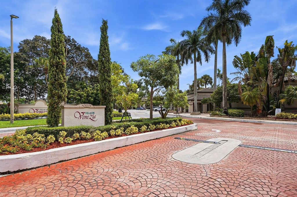 9938 NOB HILL Lane 9938, Sunrise, FL 33351