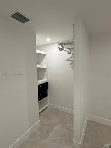 208 NW 7th St 1, Hallandale Beach, FL 33009