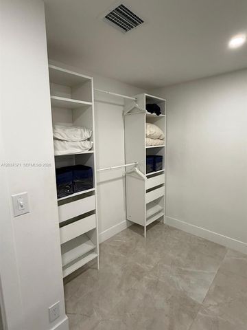 208 NW 7th St 1, Hallandale Beach, FL 33009