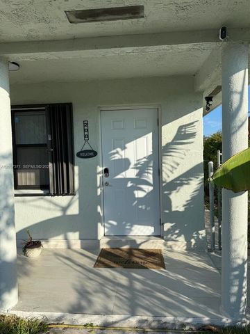 208 NW 7th St 1, Hallandale Beach, FL 33009