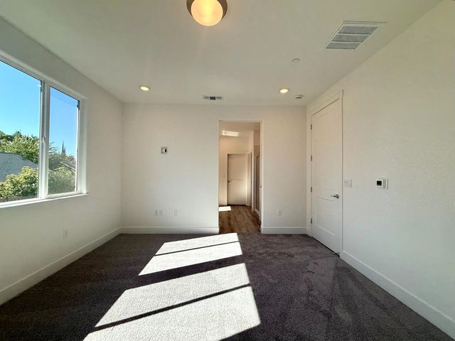 10169 Burke St, Roseville, CA 95747