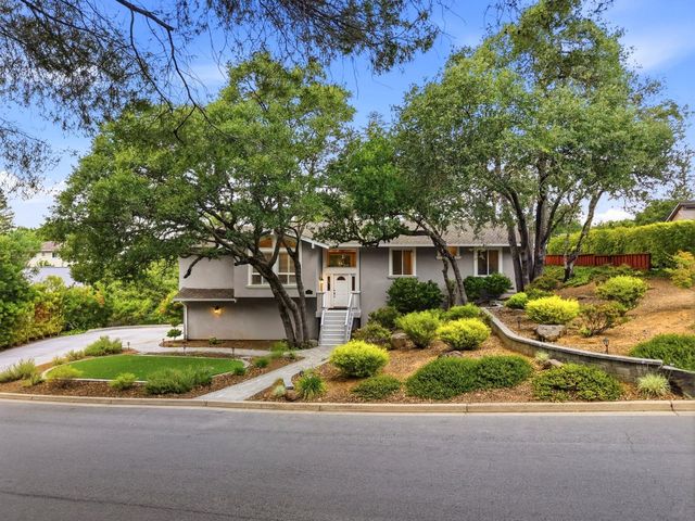 7111 Wooded Lake Drive, San Jose, CA 95120