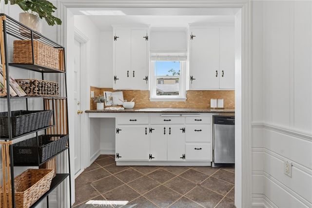 14335 Magnolia, Sherman Oaks, CA 91423