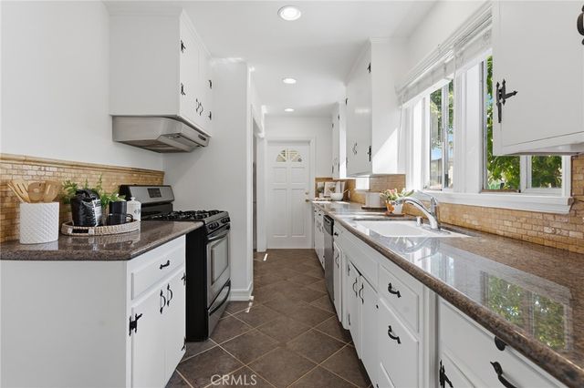 14335 Magnolia, Sherman Oaks, CA 91423