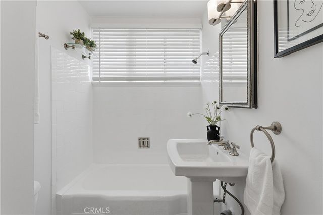 14335 Magnolia, Sherman Oaks, CA 91423