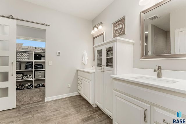 6900 E Split Rock Cir Circle, Sioux Falls, SD 57110