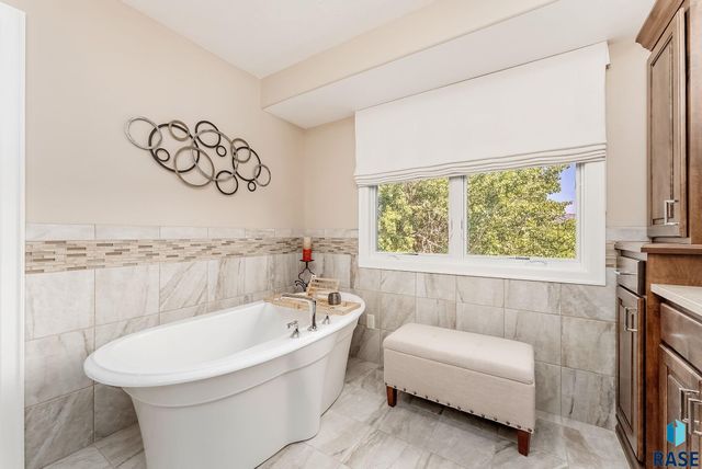 6900 E Split Rock Cir Circle, Sioux Falls, SD 57110