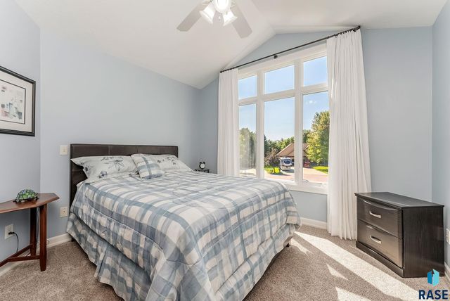 6900 E Split Rock Cir Circle, Sioux Falls, SD 57110