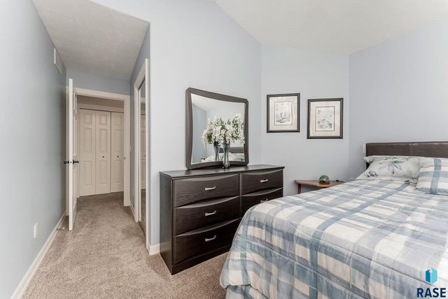 6900 E Split Rock Cir Circle, Sioux Falls, SD 57110