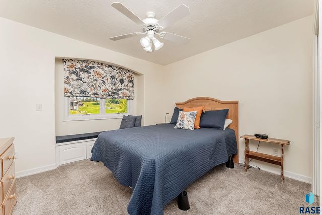 6900 E Split Rock Cir Circle, Sioux Falls, SD 57110