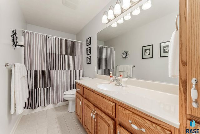 6900 E Split Rock Cir Circle, Sioux Falls, SD 57110