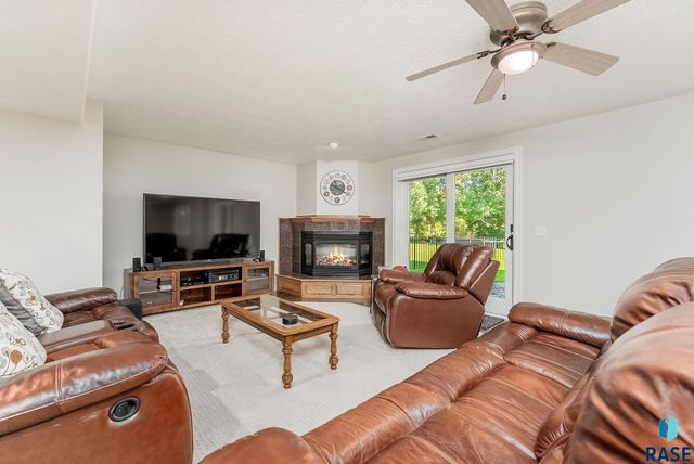 6900 E Split Rock Cir Circle, Sioux Falls, SD 57110