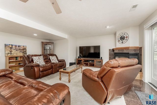 6900 E Split Rock Cir Circle, Sioux Falls, SD 57110