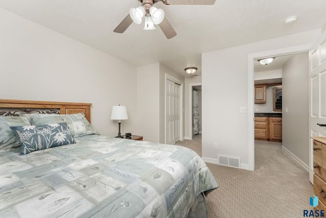 6900 E Split Rock Cir Circle, Sioux Falls, SD 57110