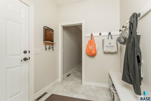 6900 E Split Rock Cir Circle, Sioux Falls, SD 57110