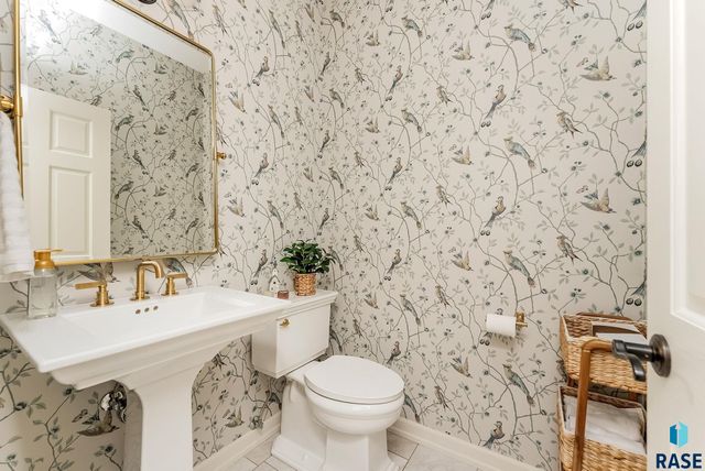 6900 E Split Rock Cir Circle, Sioux Falls, SD 57110