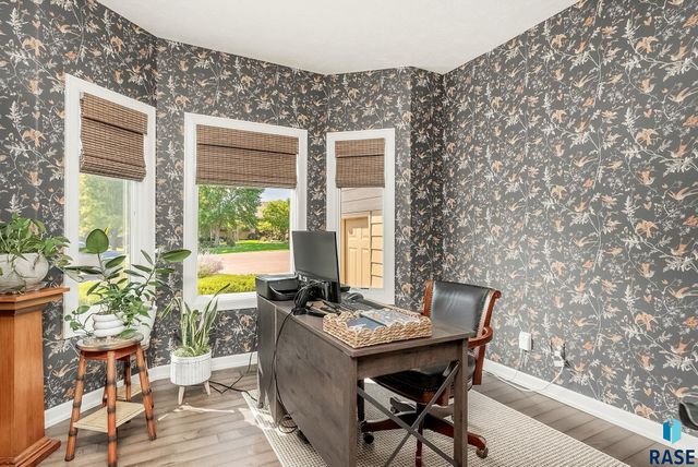 6900 E Split Rock Cir Circle, Sioux Falls, SD 57110