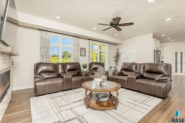 6900 E Split Rock Cir Circle, Sioux Falls, SD 57110