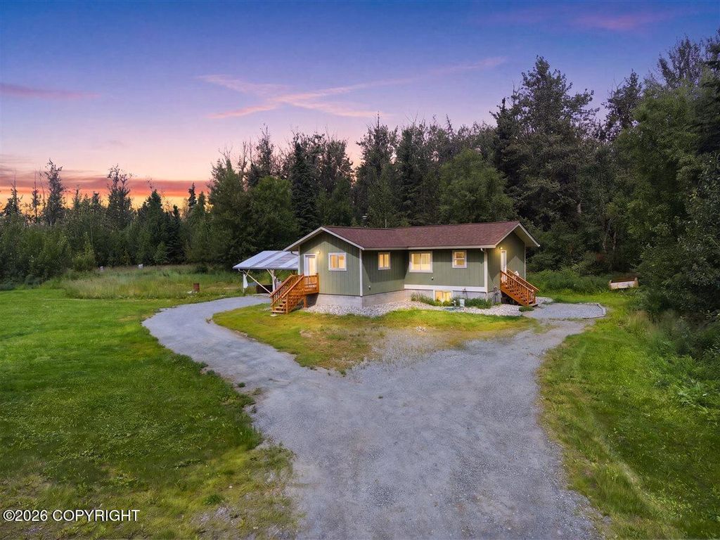 2812 S Wickham Circle, Palmer, AK 99645