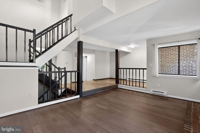 2173 GLENCOURSE LN, Reston, VA 20191