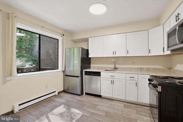 2173 GLENCOURSE LN, Reston, VA 20191
