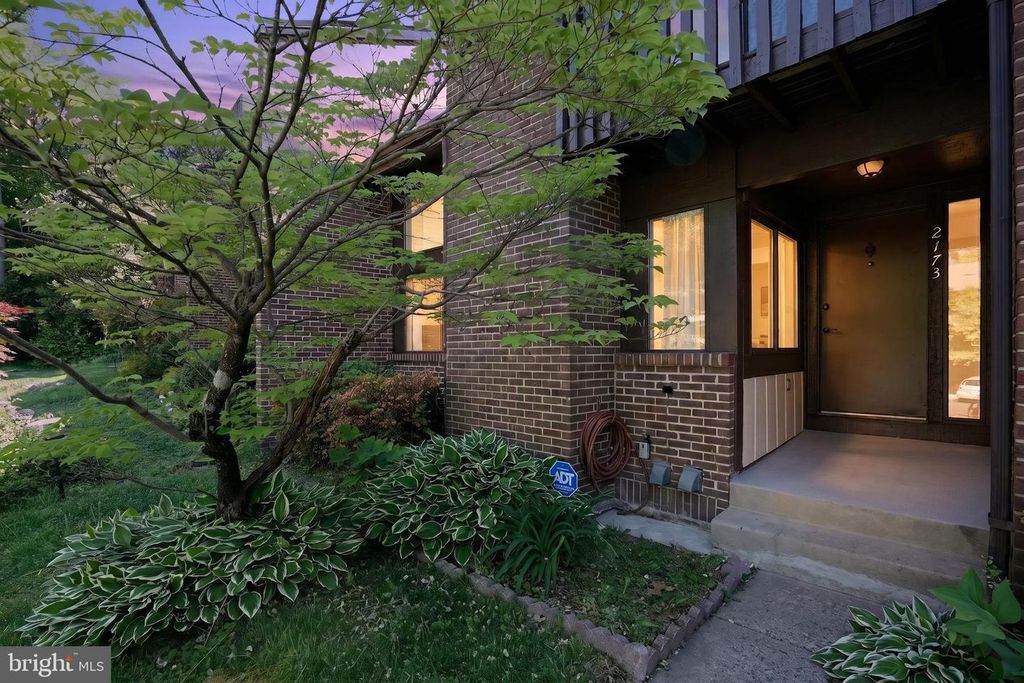 2173 GLENCOURSE LN, Reston, VA 20191