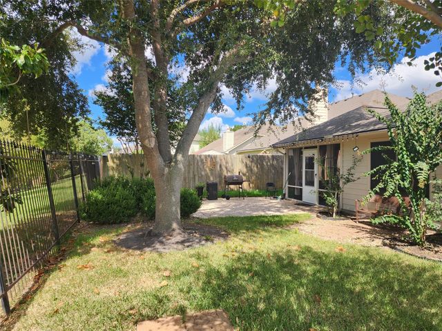 7703 Omaha Drive, Baytown, TX 77521
