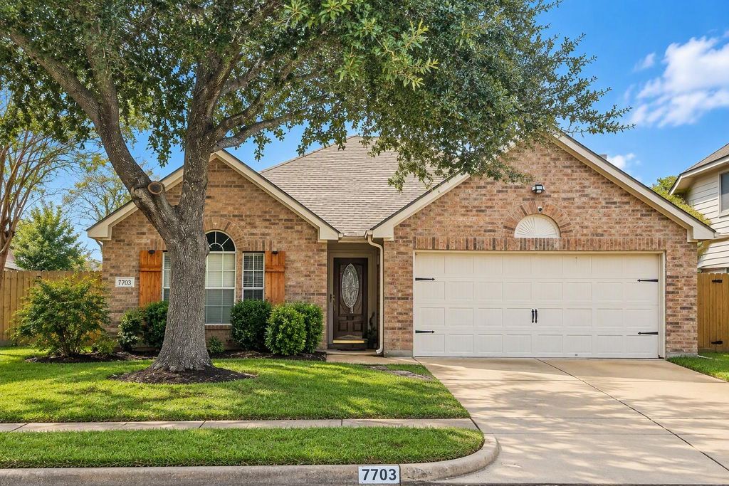 7703 Omaha Drive, Baytown, TX 77521