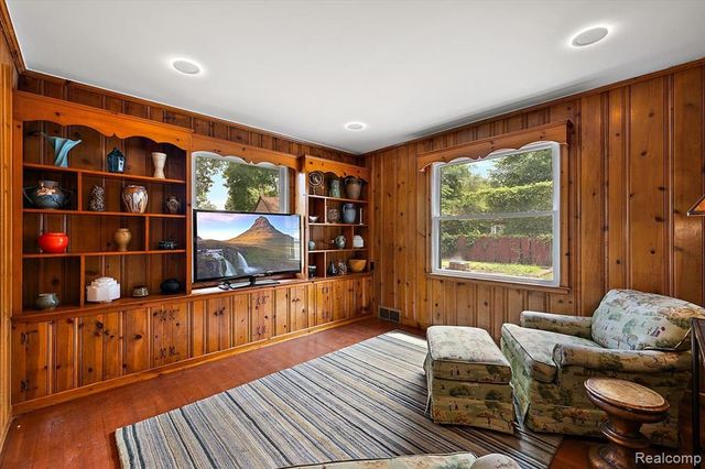 9161 W Outer Drive, Detroit, MI 48219