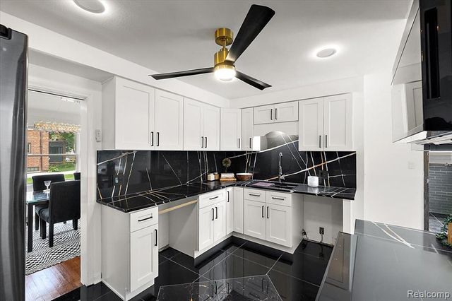 9161 W Outer Drive, Detroit, MI 48219