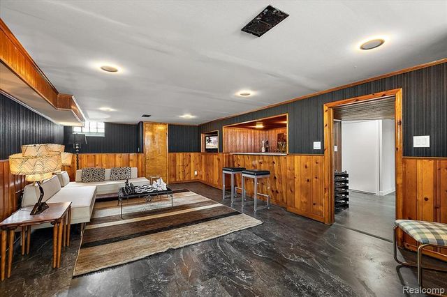 9161 W Outer Drive, Detroit, MI 48219