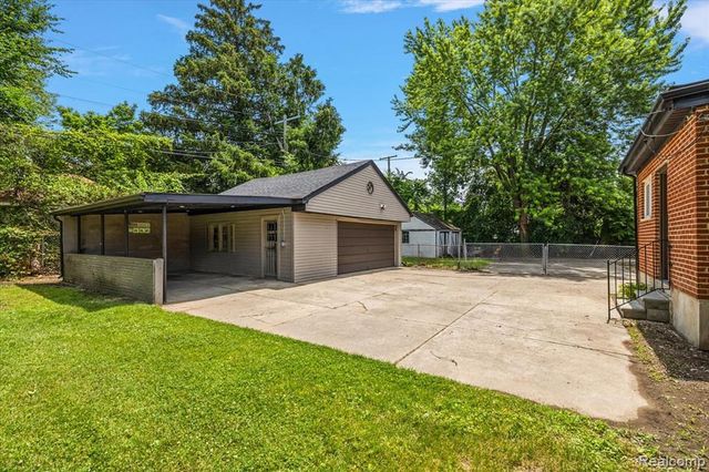 9161 W Outer Drive, Detroit, MI 48219