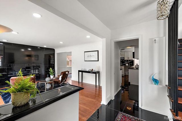 9161 W Outer Drive, Detroit, MI 48219