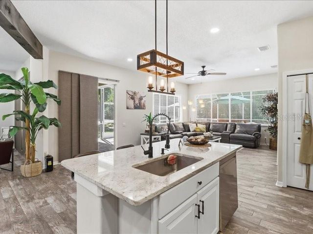 35 CYPRESS BOULEVARD E, Homosassa, FL 34446