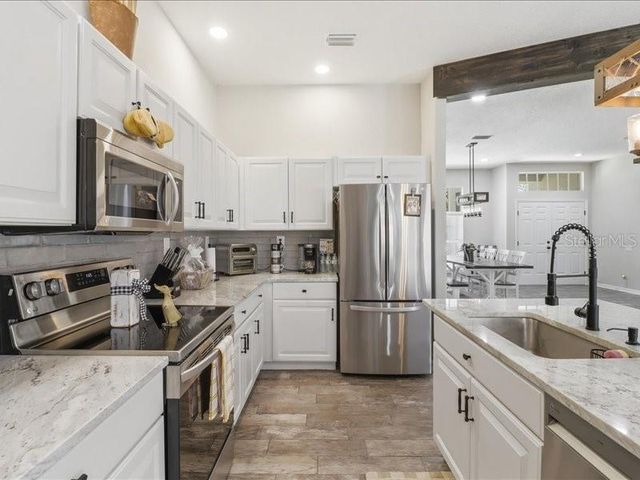 35 CYPRESS BOULEVARD E, Homosassa, FL 34446