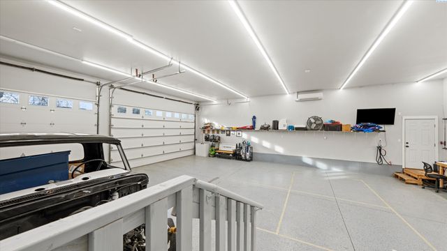 616 N Riverside Dr, West Richland, WA 99353