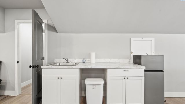 616 N Riverside Dr, West Richland, WA 99353