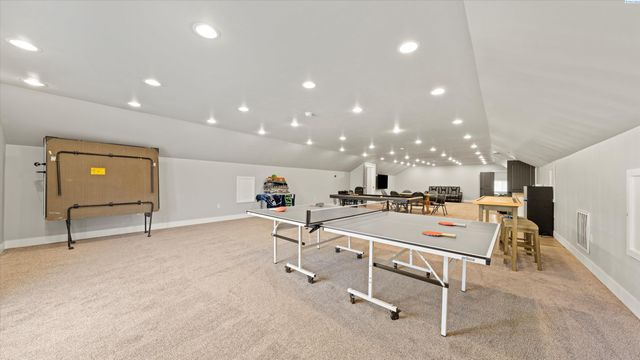 616 N Riverside Dr, West Richland, WA 99353